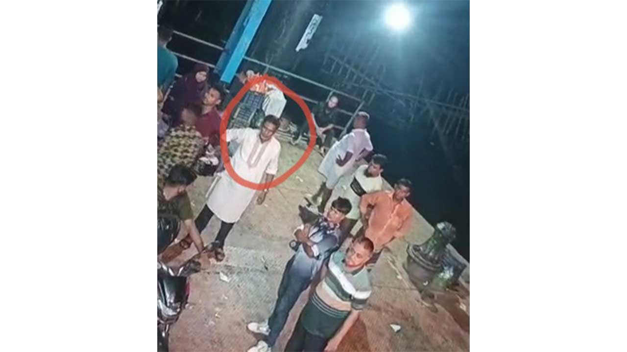 লঞ্চ ঘাটে রশিদবিহীন চাঁদা দাবি,প্রতিবাদ করায় হেনস্তার স্বীকার ববি শিক্ষার্থী