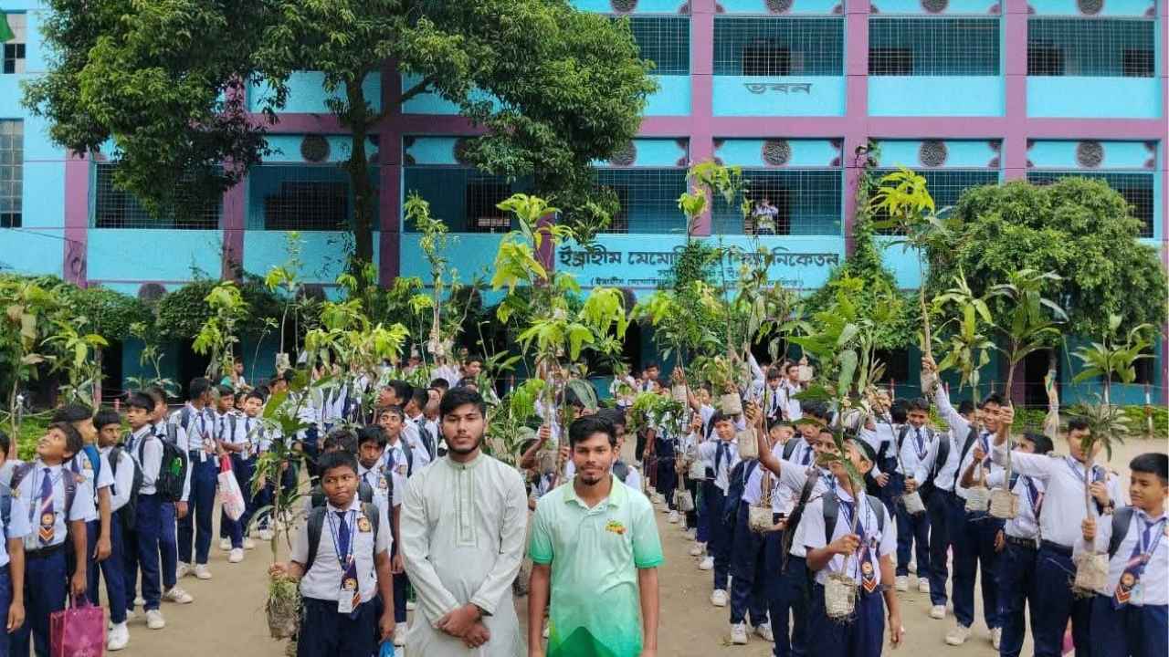 জুলাই শহীদদের স্মরণে বীরগঞ্জে ছাত্রশিবিরের বৃক্ষরোপণ কর্মসূচি