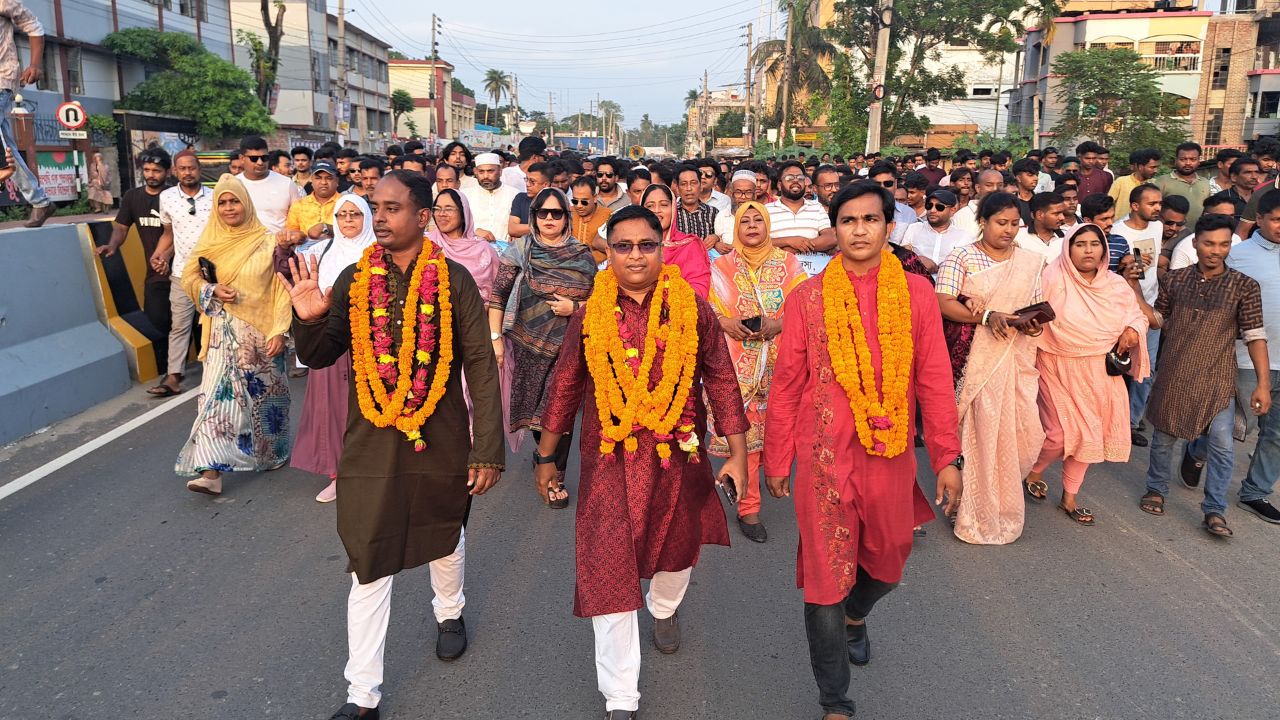 নড়াইলে ছাত্রদলের নতুন আহ্বায়ক কমিটি ঘোষণায় আনন্দ মিছিল