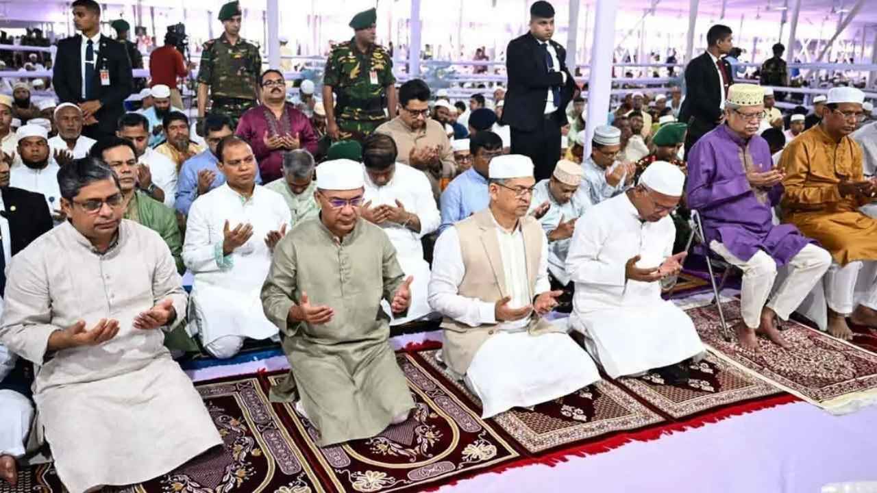 ঈদের প্রধান জামাতে দেশ-জাতির কল্যাণ ও বিশ্বের শান্তি কামনা