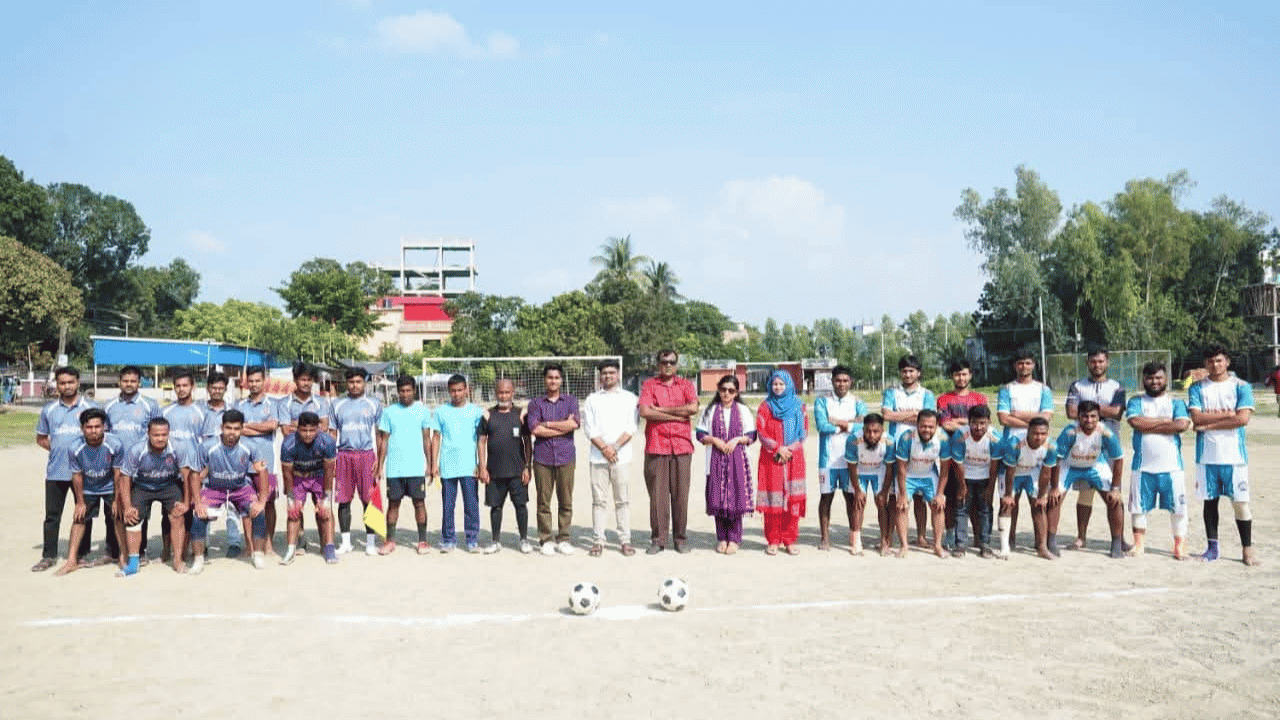 রবীন্দ্র বিশ্ববিদ্যালয়ের বাংলা বিভাগের ফুটবল টুর্নামেন্টের ফাইনাল অনুষ্ঠিত।