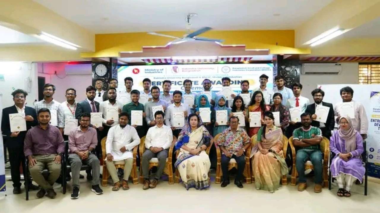 রবীন্দ্র বিশ্ববিদ্যালয়ে ‘উদ্যোক্তা উন্নয়ন’ প্রশিক্ষণ কর্মসূচির সমাপনী অনুষ্ঠিত