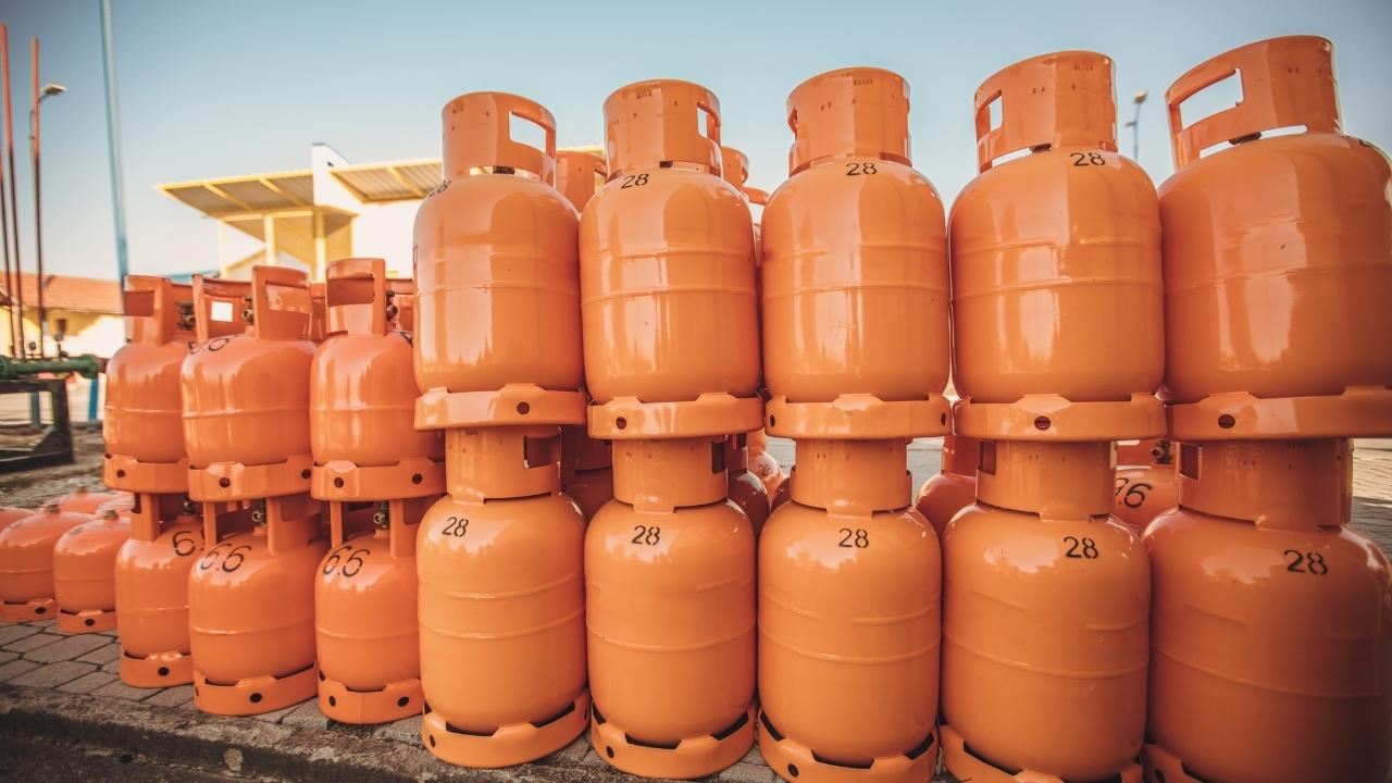 একলাফে এলপি গ্যাসের দাম বাড়ল ৩৮৭ টাকা