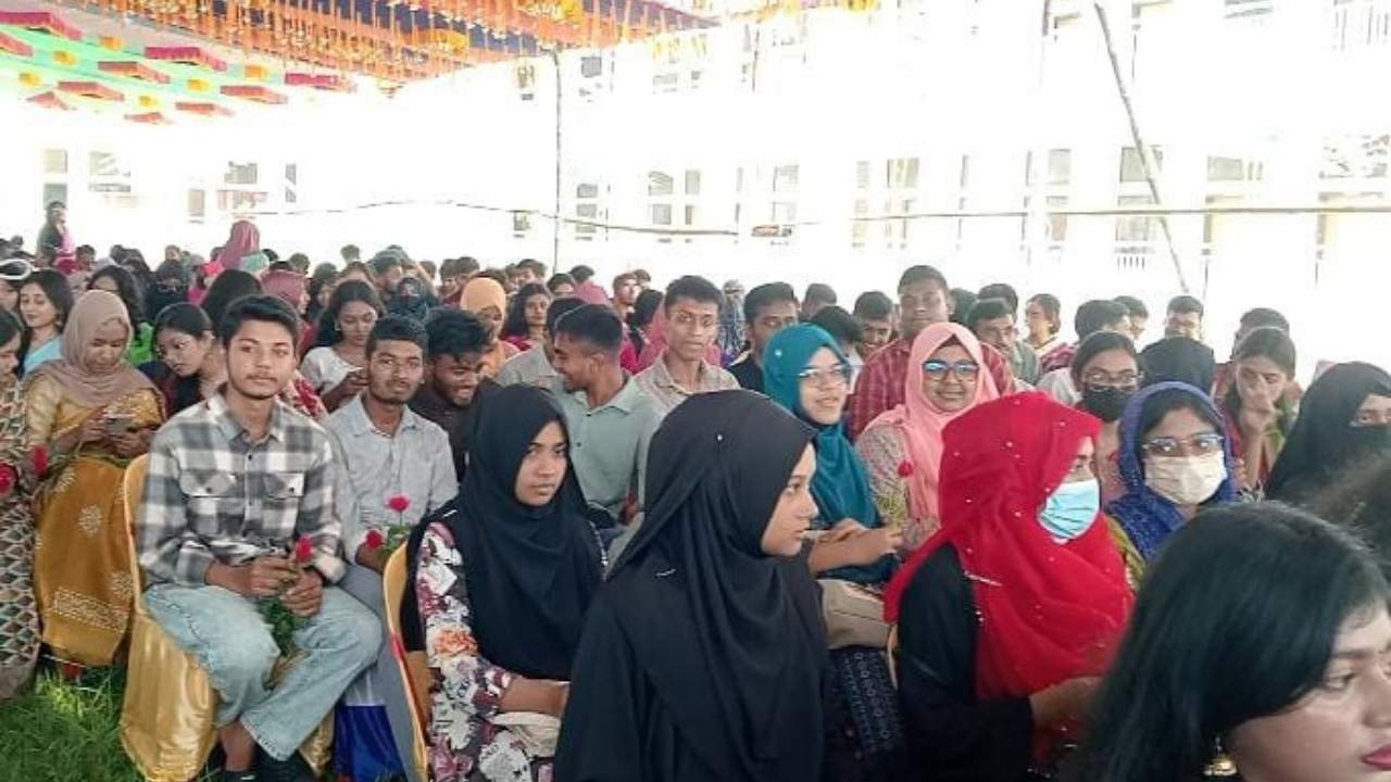 নবীনদের পদচারণায় মুখর গোবিপ্রবি, বর্ণাঢ্য আয়োজনে বরণ