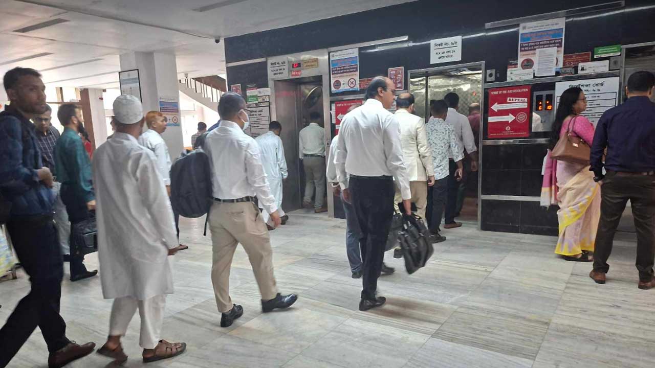 ঈদের ছুটি শেষে সচিবালয়ে ফিরেছে কর্মচাঞ্চল্য