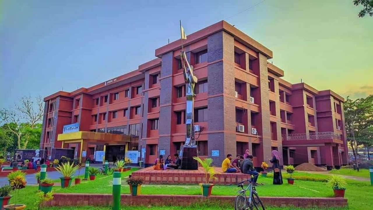 পবিপ্রবির বিজয়-২৪ হলে র‍্যাগিং, হাসপাতালে নবীন শিক্ষার্থী