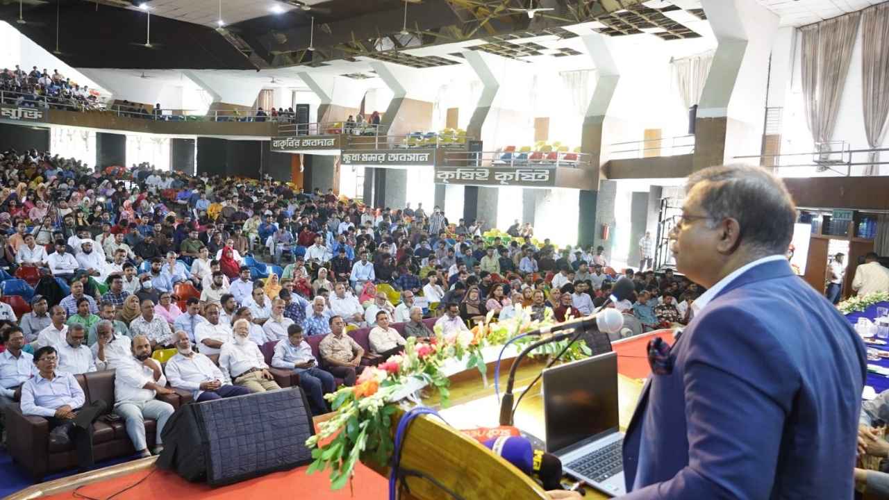 শিক্ষক-শিক্ষার্থীর সুসম্পর্ক ছাড়া শিক্ষার লক্ষ্য অর্জন সম্ভব নয়: ইউজিসি চেয়ারম্যান