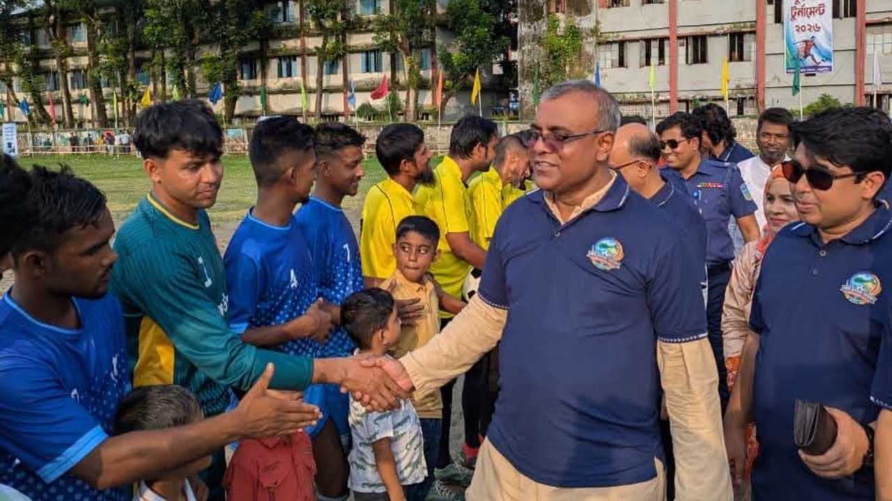 খেলাধুলা শুধু দর্শকদের আনন্দ বা বিনোদন দেয় না, সুষ্ঠু স্বাভাবিক জাতি গঠনে গুরুত্বপূর্ণ ভূমিকা পালন করে ----ডাঃ মোঃ আনোয়ারুল হক এমপি