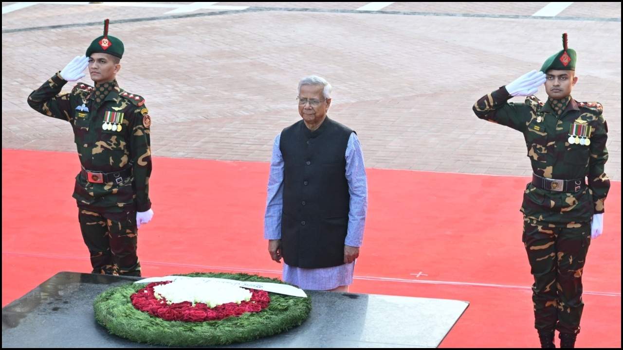 শহীদ বুদ্ধিজীবী দিবসে মিরপুর স্মৃতিসৌধে প্রধান উপদেষ্টার শ্রদ্ধা