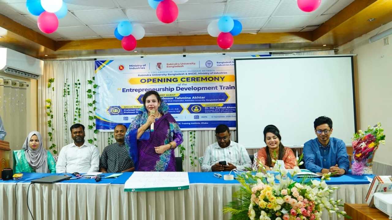 রবীন্দ্র বিশ্ববিদ্যালয়ের শিক্ষার্থীদের উদ্যোক্তা উন্নয়ন প্রশিক্ষণ শুরু