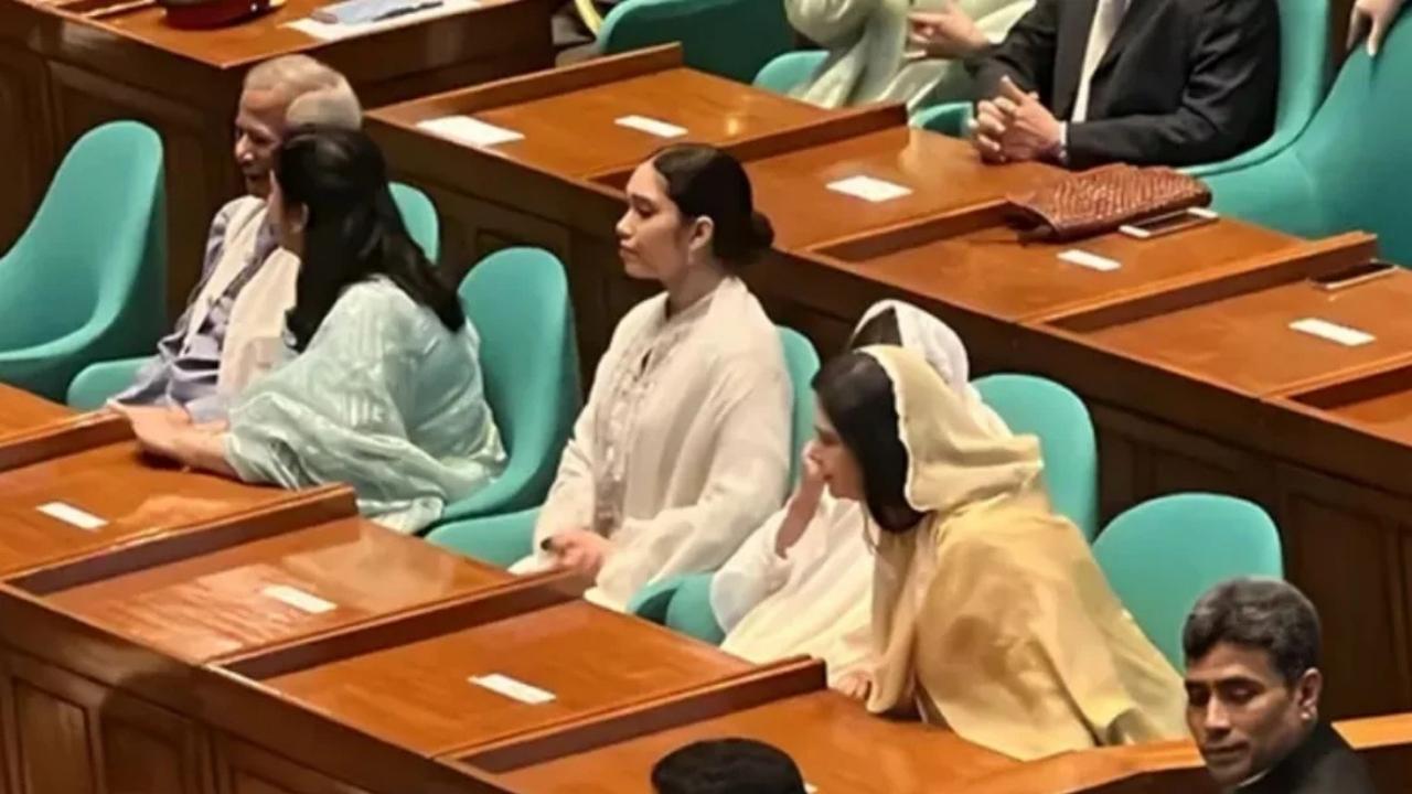 সংসদের দর্শক সারিতে ড. ইউনূস-জুবাইদা রহমান-জাইমা রহমান-তিন বাহিনীর প্রধানরা