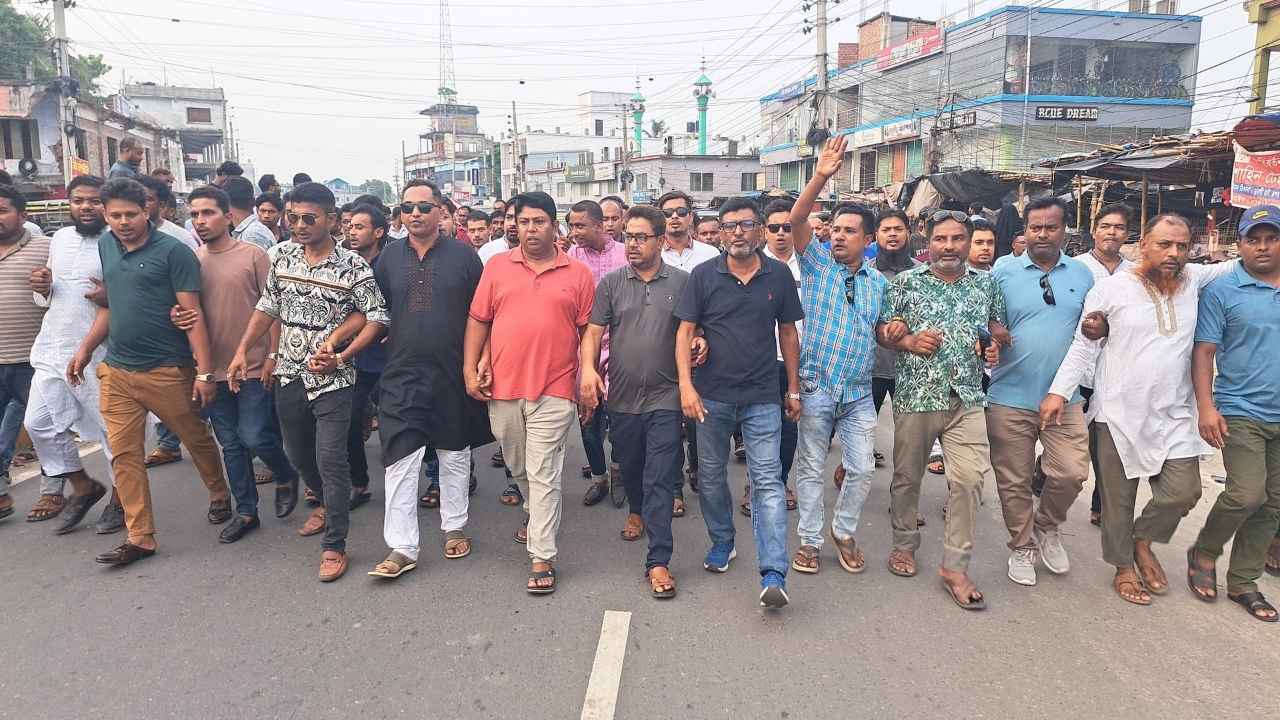 যুবদলের কেন্দ্রীয় কমিটি ঘোষণাকে স্বাগত জানিয়ে নড়াইলে আনন্দ মিছিল