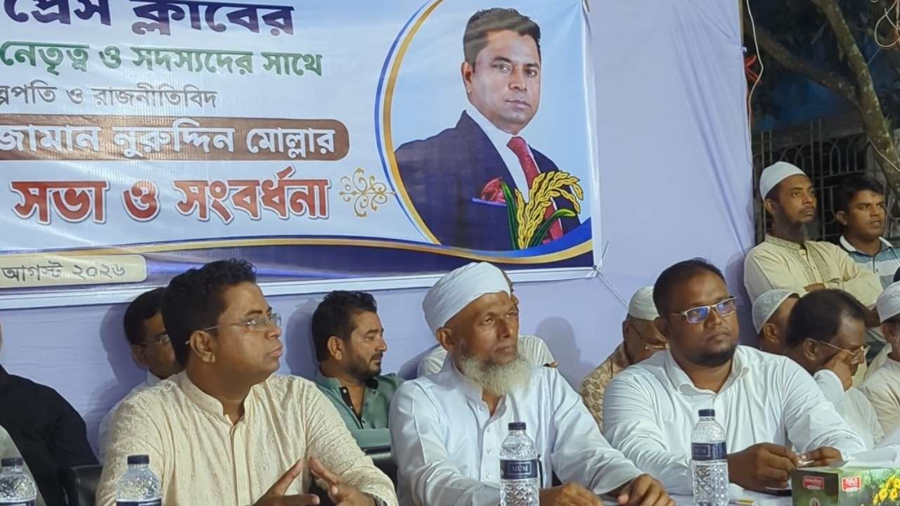শিবচর প্রেসক্লাবের নব-নির্বাচিত নেতৃত্বের সঙ্গে শুভেচ্ছা বিনিময়ে কামাল জামান মোল্লা