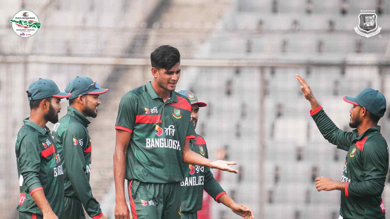 পাকিস্তানকে উড়িয়ে দিয়ে সিরিজে দাপুটে শুরু বাংলাদেশের