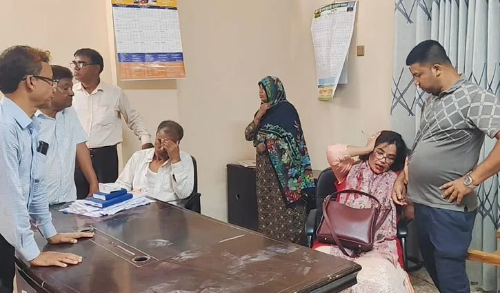 বিএনপি নেতাকে ‌‘থাপ্পড়’, শিক্ষিকাকে ‘জুতাপেটা’
