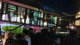 রাজবাড়ীতে ট্রেনের বিচ্ছিন্ন বগির সাথে যানবাহনের সংঘর্ষে নিহত ২, আহত ১৫