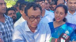 সচিবের কাছে ঠাকুরগাঁও ডিসি অফিসের কর্মচারীর দুর্নীতির অভিযোগ করলেন সাংবাদিকরা