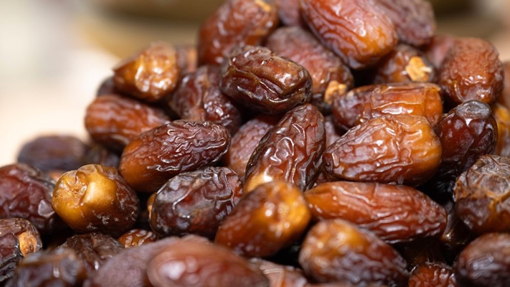 'নাম লুকিয়ে' বিক্রি হচ্ছে ইসরায়েলি খেজুর