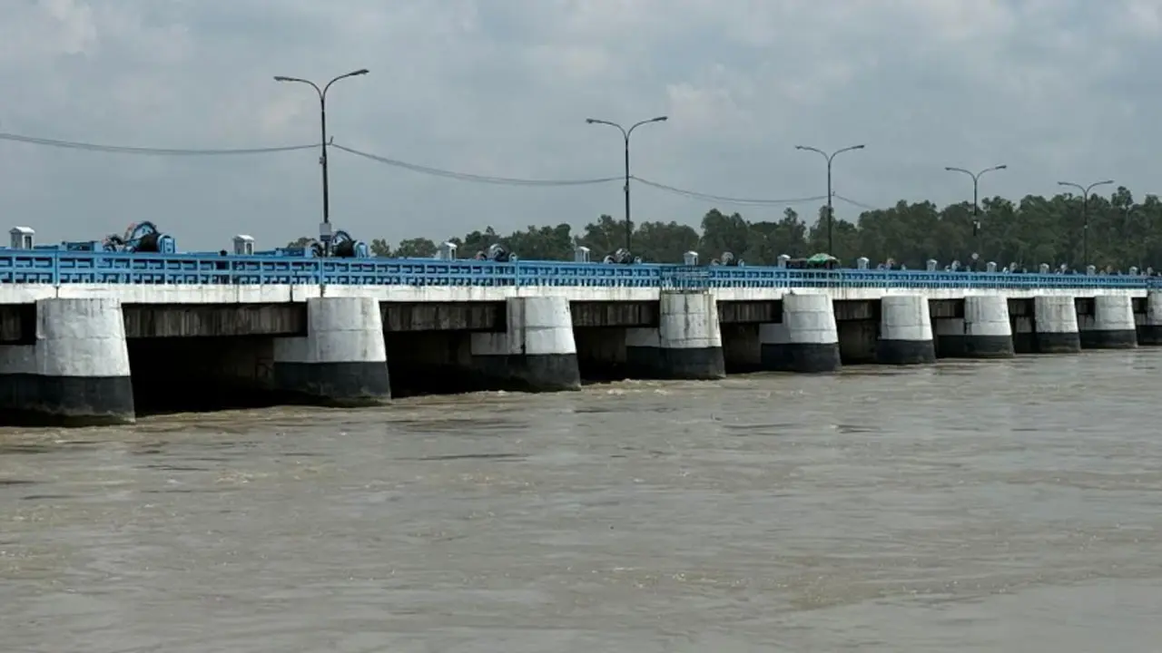 উজানের ঢল আর ভারি বৃষ্টিতে বাড়ছে তিস্তার পানি