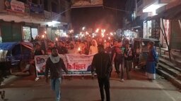 শেখ হাসিনার মৃত্যুদণ্ডের রায়কে স্বাগত জানিয়ে ঝালকাঠি ছাত্রদলের মশাল মিছিল