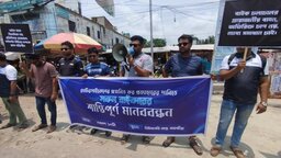 মোটরসাইকেলের ওপর প্রস্তাবিত কর প্রত্যাহারের দাবিতে সাতক্ষীরায় মানববন্ধন