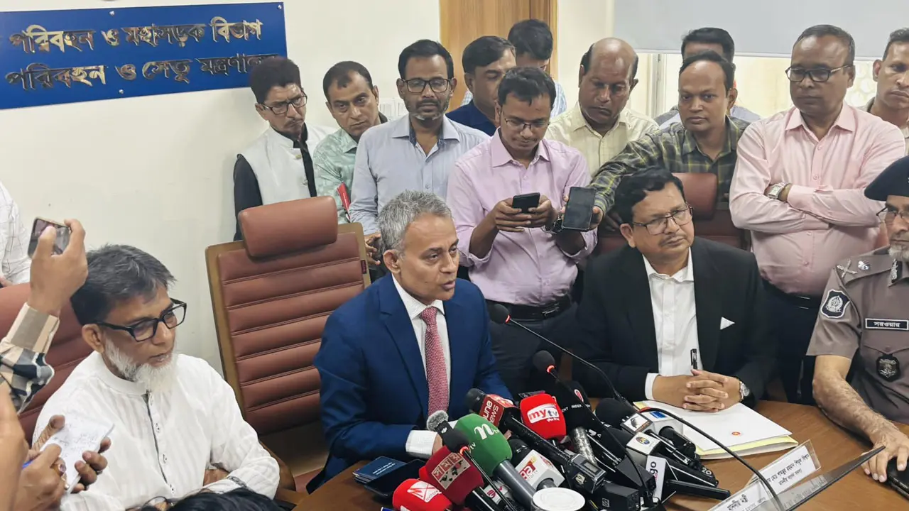 যাত্রী নামিয়ে তবেই ফেরিতে উঠবে বাস