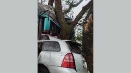 কাশিয়ানীতে বাস-প্রাইভেটকার মুখোমুখি সংঘর্ষে চালক নিহত