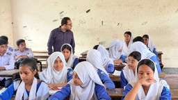 মনোহরদী সরকারি পাইলট মডেল উচ্চ বিদ্যালয় পরিদর্শনে উপজেলা নির্বাহী অফিসার,বিরতির পর উপস্থিতি নিয়ে উদ্বেগ