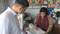 কর্ণফুলীর কলেজ বাজারে ভ্রাম্যমান আদালতের অভিযান, ৩ প্রতিষ্ঠানকে জরিমানা