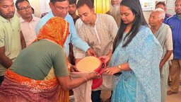 ঈদ উপলক্ষে বীরগঞ্জে ৭০ হাজার পরিবারের মাঝে ভিজিএফ চাল বিতরণ শুরু