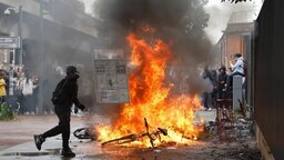 ফ্রান্সে শিক্ষার্থীদের বিক্ষোভে উত্তাল রাজপথ, আটক ৪৪০
