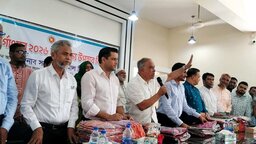 কর্ণফুলীতে দুর্গাপূজা উপলক্ষে প্রধানমন্ত্রীর উপহার পেলেন ১০০ নারী-পুরুষ