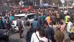 চট্টগ্রাম বন্দরে শ্রমিক-কর্মচারীদের তোপের মুখে নৌপরিবহন উপদেষ্টা