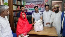 নেত্রকোণায় সুবর্ণ নাগরিকদের মধ্যে প্রতিবারের মতো এআরএফবি'র ঈদ সামগ্রী উপহার