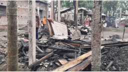 ডোমারে আগুনে পুড়ল ৪০ ঘর, নিঃস্ব ১৪ পরিবার