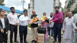 ঢাকায় নিযুক্ত ভারতের নতুন হাইকমিশনার দিনেশ ত্রিবেদী সড়কপথে বাংলাদেশে এসে পৌঁছেছেন।