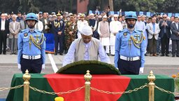 এ কে খন্দকারের জানাজায় প্রধান উপদেষ্টা, রাষ্ট্রীয় মর্যাদায় শেষ বিদায়