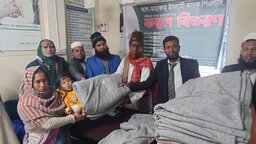 কলাপাড়ায় আল-আরাফাহ ইসলামী ব্যাংকের উদ্যোগে শীতার্তদের মাঝে কম্বল বিতরণ
