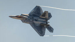 যেভাবে একদিনে যুক্তরাষ্ট্রের দুটি যুদ্ধবিমান ভূপাতিত করল ইরান