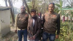 ঝালকাঠিতে ৬ লিটার চোলাই মদসহ জিয়া মঞ্চের সাবেক সভাপতি আটক