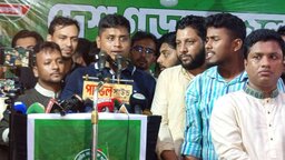 বিদ্যুতের বদলে মানুষের হাতে হ্যারিকেন তুলে দিয়েছে সরকার : হাসনাত আবদুল্লাহ