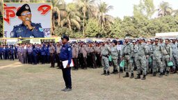 গোপালগঞ্জে নির্বাচনী ব্রিফিং প্যারেড অনুষ্ঠিত