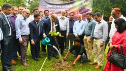 বাকৃবিতে ছাত্রবিষয়ক বিভাগের তত্ত্বাবধানে মাসব্যাপী বৃক্ষরোপণ কর্মসূচির উদ্বোধন