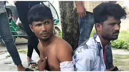 অটোরিকশাসহ ২ যুবককে গণধোলাই দিয়ে পুলিশে সোপর্দ