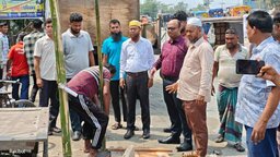বাকেরগঞ্জে পৌর প্রশাসকের উদ্যোগে মহাসড়ক ও ফুটপাতের অবৈধ স্থাপনা উচ্ছেদ