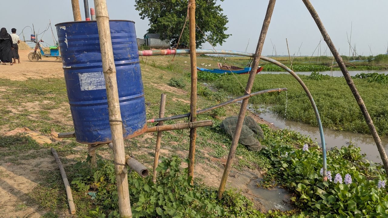 উড়াল গ্যাসের গ্রাম: প্রয়োজনের আগুন, নাকি বিপদের পূর্বাভাস?