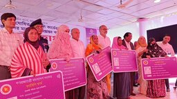 রাজবাড়ীতে ফ্যামিলি কার্ডের শুভ উদ্বোধন