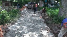 সংবাদ প্রচারের ২৪ ঘণ্টার মধ্যে দত্তপাড়া মাধ্যমিক বিদ্যালয়ের সড়কে সংস্কার কাজ শুরু