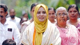 হিজাব পরেই বাজিমাত: কেরালার রাজনীতিতে নতুন দৃষ্টান্ত ফাতেমা তাহলিয়ার