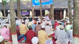 সাতক্ষীরায় রইচপুর পশ্চিমপাড়া ঈদগাহে ঈদুল আজহার জামাত অনুষ্ঠিত